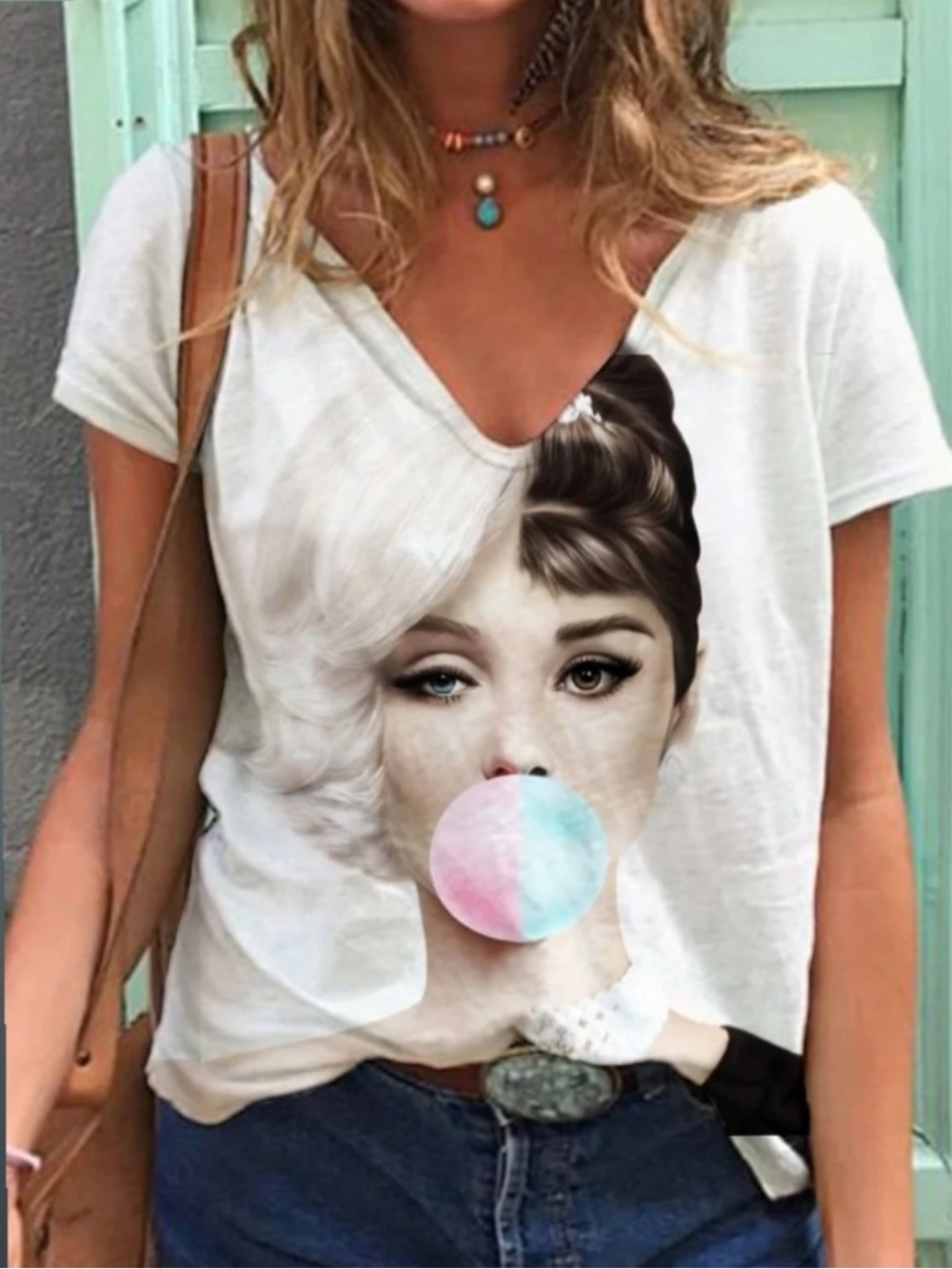 NWOT Marilyn Monroe/Audrey Hepburn Graphic Bubblegum Portrait Tee - White
